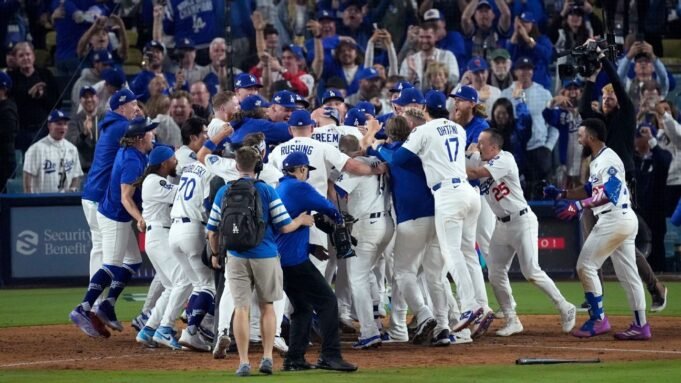 Dodgers 18 সালে Freeman's HR-এ 5ম ক্লাসিক জিতেছে | BanglaKagaj.in Dodgers 18 সালে Freeman's HR-এ 5ম ক্লাসিক জিতেছে
 | BanglaKagaj.in