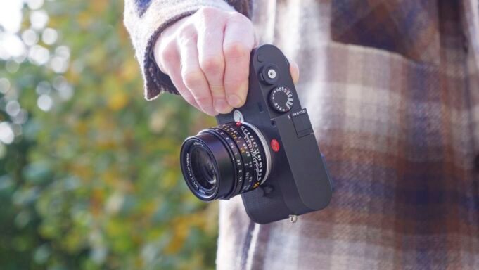Leica এর নতুন M EV1 ঐতিহ্য থেকে একটি তীক্ষ্ণ প্রস্থান, Leica এর নতুন M EV1 ঐতিহ্য থেকে একটি তীক্ষ্ণ প্রস্থান, কিন্তু আমি এখনও প্রতিবার এই প্রতিযোগী থেকে Leica বেছে নিই।
 | BanglaKagaj.in