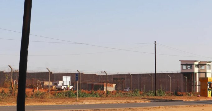 আইনজীবী বলেছিলেন যে লোকটিকে তার অনশনের কারণে আফ্রিকায় নির্বাসিত করা আইনজীবী বলেছিলেন যে লোকটিকে তার অনশনের কারণে আফ্রিকায় নির্বাসিত করা হয়েছিল এবং তার জীবন হুমকির মধ্যে ছিল
 | BanglaKagaj.in