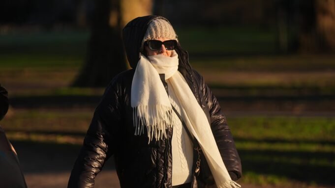 আজ রাতে 7 মিলিয়ন আমেরিকানদের জন্য একটি জরুরী হিমায়িত সতর্কতা জারি করা হয়েছে, তাপমাত্রা 25 ডিগ্রি ফারেনহাইট পর্যন্ত নেমে গেছে।

 | BanglaKagaj.in