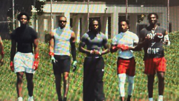 আর্মারের অধীনে নতুন ওয়ার্কআউট গল্প বলার জন্য ল্যাব96 স্টুডিও চালু আর্মারের অধীনে নতুন ওয়ার্কআউট গল্প বলার জন্য ল্যাব96 স্টুডিও চালু করেছে
 | BanglaKagaj.in