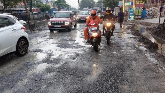উত্তর-পূর্ব বর্ষাকালে চেন্নাইয়ের রাস্তা খারাপ থাকে: একটি সম্পূর্ণ প্যাকেজ | Google Preferred Source
