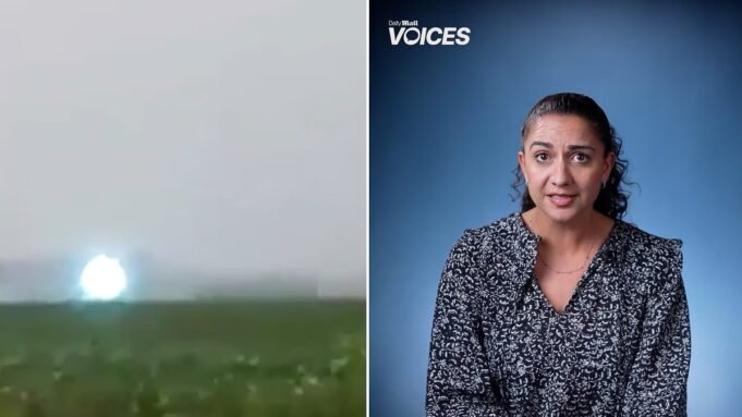 উদ্ভট আবহাওয়ার ঘটনা যা 750 বছর ধরে বিজ্ঞানীদের বিস্মিত করেছে: শিবালি বেস্ট 'বল লাইটনিং'-এর রহস্য অন্বেষণ করে

 | BanglaKagaj.in