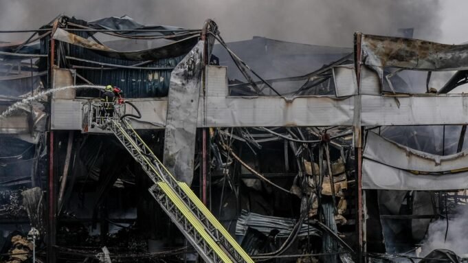 কিয়েভে রাশিয়ার ড্রোন হামলায় তিনজন নিহত হয়েছেন: সিটি মেয়র | Google Preferred Source