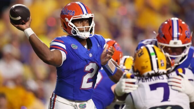 ক্রমবর্ধমান পুত্র: QB কে সাহায্য করার জন্য Gators ব্যবসা Spurrier ক্রমবর্ধমান পুত্র: QB কে সাহায্য করার জন্য Gators ব্যবসা Spurrier Jr
 | BanglaKagaj.in
