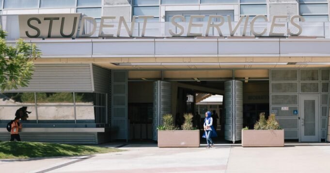 গবেষণায় দেখা গেছে ক্যালিফোর্নিয়ার যুবকরা উদ্বেগ এবং চাপের সাথে লড়াই করছে

 | BanglaKagaj.in