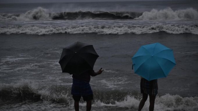 ঘূর্ণিঝড় মাসহা উত্তর তামিলনাড়ুতে ব্যাপক ভারী বৃষ্টিপাত করে | BanglaKagaj.in Google Preferred Source