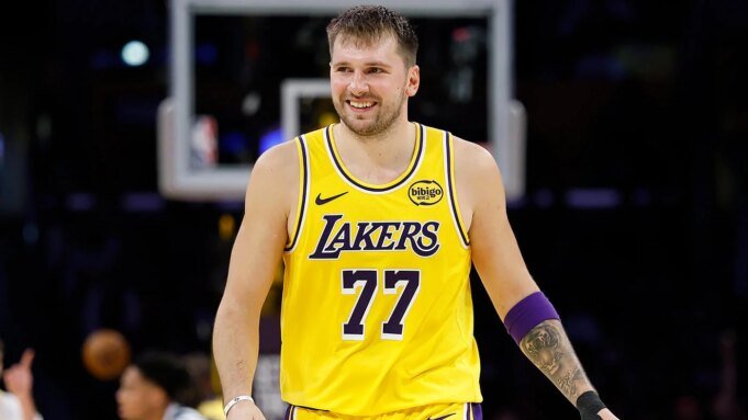 চর্মসার লুকা ডনসিচ ইতিমধ্যেই সংগ্রামী ম্যাভেরিক্সের জন্য বোকা দেখাচ্ছে | চর্মসার লুকা ডনসিচ ইতিমধ্যেই সংগ্রামী ম্যাভেরিক্সের জন্য বোকা দেখাচ্ছে
 | BanglaKagaj.in