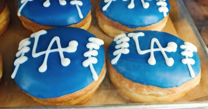 ডজার্স বিশ্ব সিরিজ নিয়ে আসে: কোথায় দেখতে, খেতে এবং উদযাপন ডজার্স বিশ্ব সিরিজ নিয়ে আসে: কোথায় দেখতে, খেতে এবং উদযাপন করতে হয়
 | BanglaKagaj.in