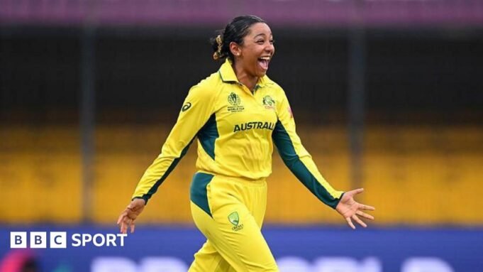 দক্ষিণ অস্ট্রেলিয়াকে হারাতে রাজার লাগে ৭-১৮ | BanglaKagaj.in BBC Sport microphone and phone