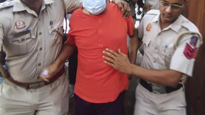 দিল্লি পুলিশ 9 জন মহিলাকে জিজ্ঞাসাবাদ করেছে যারা চৈতন্যানন্দের বিরুদ্ধে দিল্লি পুলিশ 9 জন মহিলাকে জিজ্ঞাসাবাদ করেছে যারা চৈতন্যানন্দের বিরুদ্ধে যৌন হেনস্থার অভিযোগ করেছে
 | BanglaKagaj.in