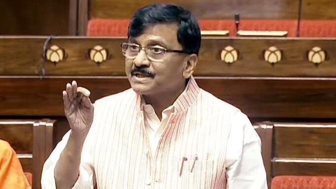 দেবেন্দ্র ফড়নবিসের সমালোচনা করলেন সঞ্জয় রাউত। মহারাষ্ট্রে আইনশৃঙ্খলা ভঙ্গের অভিযোগ Google Preferred Source