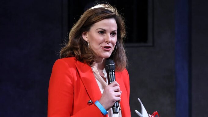 প্রাক্তন সিএনএন অ্যাঙ্কর এবং মেটা এক্সিকিউটিভ ক্যাম্পবেল ব্রাউন এআই পক্ষপাতের Campbell Brown