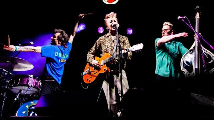 ব্রায়ান সেটজারের 'গুরুতর অসুস্থতার' কারণে বিপথগামী বিড়ালগুলি মার্কিন পতন সফর ব্রায়ান সেটজারের 'গুরুতর অসুস্থতার' কারণে বিপথগামী বিড়ালগুলি মার্কিন পতন সফর বাতিল করেছে
 | BanglaKagaj.in