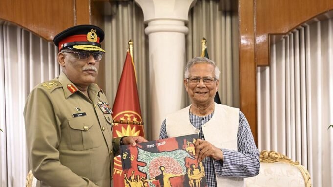 মুহাম্মদ ইউনূস পাকিস্তানের এক সামরিক জেনারেলকে উপস্থাপিত একটি বইতে একটি Google Preferred Source