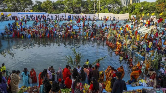 মেঘলা আকাশ হায়দ্রাবাদে ভক্তি অন্ধকার করতে ব্যর্থ হয় কারণ ছট Google Preferred Source