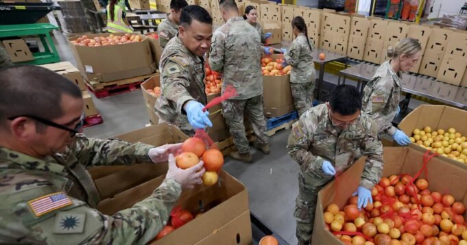 রাজ্যের কর্মকর্তারা বলছেন যে ফেডারেল স্বাস্থ্যসেবা কাটার কারণে লাখ লাখ রাজ্যের কর্মকর্তারা বলছেন যে ফেডারেল স্বাস্থ্যসেবা কাটার কারণে লাখ লাখ ক্যালিফোর্নিয়ান কভারেজ হারাবে
 | BanglaKagaj.in