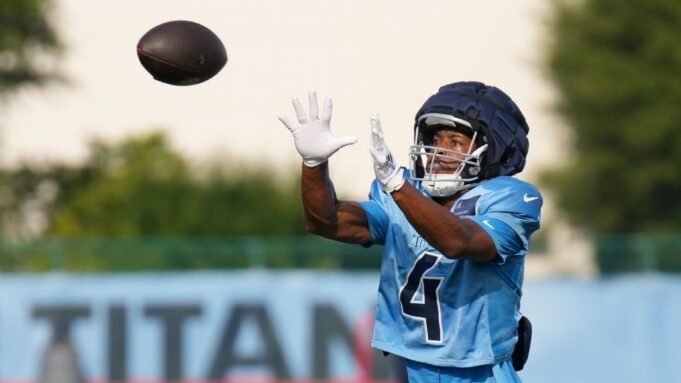 লকেট আক্রমণকারীদের সাথে যোগ দেয়; ক্যারল, জেনারেলের সাথে পুনর্মিলন | লকেট আক্রমণকারীদের সাথে যোগ দেয়; ক্যারল, জেনারেলের সাথে পুনর্মিলন
 | BanglaKagaj.in