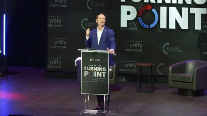 লুইসিয়ানার গভর্নর ল্যান্ড্রি ক্যাম্পাসে চার্লি কার্কের একটি মূর্তি স্থাপনের জন্য লুইসিয়ানার গভর্নর ল্যান্ড্রি ক্যাম্পাসে চার্লি কার্কের একটি মূর্তি স্থাপনের জন্য LSU-কে আহ্বান জানিয়েছেন
 | BanglaKagaj.in