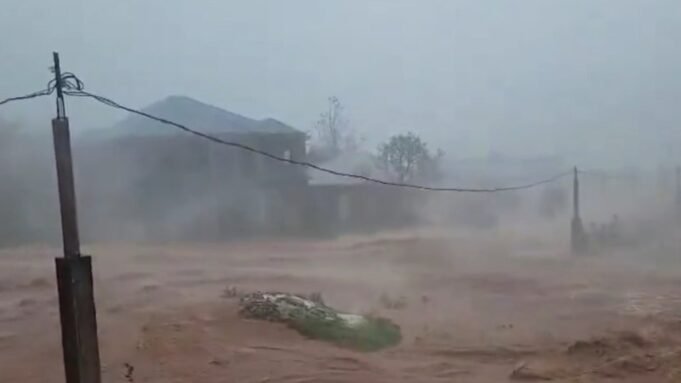 হারিকেন মেলিসা পৌঁছেছে জ্যামাইকা দ্বীপে | BanglaKagaj.in হারিকেন মেলিসা পৌঁছেছে জ্যামাইকা দ্বীপে
 | BanglaKagaj.in