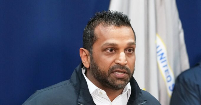 FBI ডিরেক্টর কথিতভাবে MI5-এর প্রধানকে একটি প্রতিশ্রুতি দিয়েছিলেন, তারপর সেই প্রতিশ্রুতি ভঙ্গ করেছিলেন

 | BanglaKagaj.in