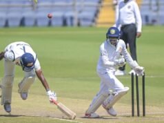 অধিনায়ক মায়াঙ্ক কর্ণাটককে ড্রাইভ করেন কারণ দল একটি পাতলা লিড পেয়েছে
| BanglaKagaj.in Google Preferred Source