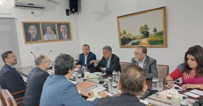 আইএমএফ টিমের সঙ্গে বিএনপির বৈঠক, আর্থিক ও সামাজিক খাতে সংস্কার আইএমএফ টিমের সঙ্গে বিএনপির বৈঠক, আর্থিক ও সামাজিক খাতে সংস্কার নিয়ে আলোচনা
| BanglaKagaj.in