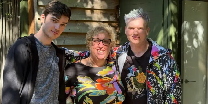 আমি আমার পরিবার এবং সংস্থাকে যুক্তরাজ্য থেকে মার্কিন যুক্তরাষ্ট্রে নিয়ে যাচ্ছি। এখন যেহেতু আমি লক্ষ লক্ষ আনছি, আমি আমার বাচ্চাদের হারানোর বিষয়ে চিন্তিত।

 | BanglaKagaj.in