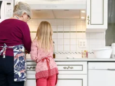 আমি আমার বাবা-মায়ের সাথে চলে আসি যখন আমি সন্তানের যত্ন নিতে পারতাম না। একক মা হিসাবে, তারা আমাকে আমার পায়ে ফিরে যেতে সাহায্য করেছিল।
| BanglaKagaj.in আমি আমার বাবা-মায়ের সাথে চলে আসি যখন আমি সন্তানের যত্ন নিতে পারতাম না। একক মা হিসাবে, তারা আমাকে আমার পায়ে ফিরে যেতে সাহায্য করেছিল।
| BanglaKagaj.in