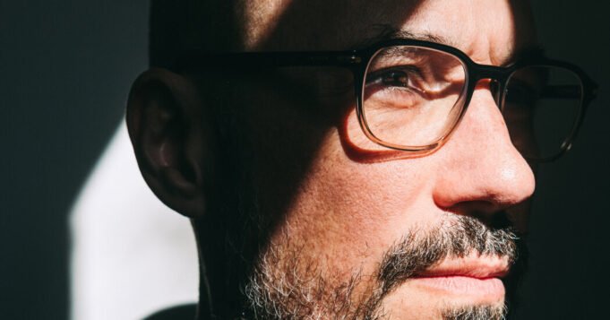 একজন কুইবেক লেখক তার 'লিটল ডার্কনেস'-এর মুখোমুখি হচ্ছেন ক্লাস এস্ক্যাপিস্ট একজন কুইবেক লেখক তার 'লিটল ডার্কনেস'-এর মুখোমুখি হচ্ছেন ক্লাস এস্ক্যাপিস্ট হিসেবে
| BanglaKagaj.in