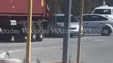 একটি মর্মান্তিক ড্রাইভিং ক্রোধের ঘটনায় তার জানালা ভেঙে ফেলার পরে একটি মর্মান্তিক ড্রাইভিং ক্রোধের ঘটনায় তার জানালা ভেঙে ফেলার পরে একজন ব্যক্তির বিরুদ্ধে অভিযোগ আনা হয়েছে।
| BanglaKagaj.in