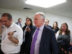 ঐতিহাসিক শাটডাউনের পর সরকার পুনরায় চালু করার দিকে প্রথম পদক্ষেপ নিচ্ছেন সিনেটররা
| BanglaKagaj.in MPR News