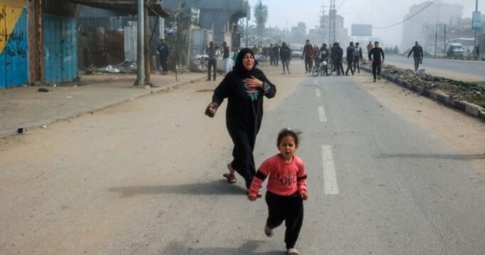 গাজায় মৃতের সংখ্যা ৬৯,০০০ ছাড়িয়েছে

 | BanglaKagaj.in