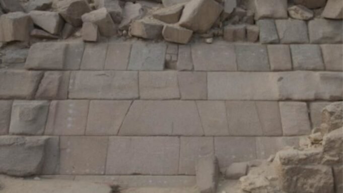 গিজার তৃতীয় বৃহত্তম পিরামিডের রহস্যময় "শূন্যতা" আবিষ্কার করতে বিজ্ঞানীরা বিস্মিত গিজার তৃতীয় বৃহত্তম পিরামিডের রহস্যময় "শূন্যতা" আবিষ্কার করতে বিজ্ঞানীরা বিস্মিত হয়েছেন কারণ স্ক্যানগুলি ইঙ্গিত করে যে তারা একটি গোপন প্রবেশদ্বার হতে পারে।
| BanglaKagaj.in