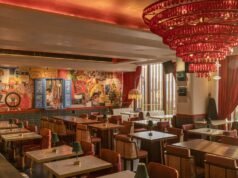 চেন্নাইয়ের জলি ইন্ডিয়ান রেস্তোরাঁ চা বার, চাট, চিকেন টিক্কা এবং আরও অনেক কিছুর সাথে মজাদার খাবারে লিপ্ত হয়
| BanglaKagaj.in Google Preferred Source