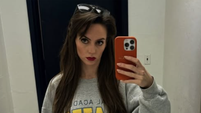 জর্ডন হাডসন একটি সোশ্যাল মিডিয়া পোস্টে তার মজাদার 'পোশাক' নকল জর্ডন হাডসন একটি সোশ্যাল মিডিয়া পোস্টে তার মজাদার 'পোশাক' নকল করেছেন
| BanglaKagaj.in