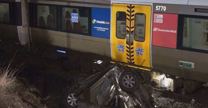 ট্রেনের ট্র্যাকে গাড়িতে আটকে পড়া মহিলাকে অলৌকিকভাবে উদ্ধার | BanglaKagaj.in ট্রেনের ট্র্যাকে গাড়িতে আটকে পড়া মহিলাকে অলৌকিকভাবে উদ্ধার
| BanglaKagaj.in