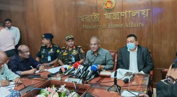 'ঢাকা লকডাউন' নিয়ে সর্বোচ্চ সতর্কতা, কোনো শিথিলতা নেই: স্বরাষ্ট্র উপদেষ্টা

 | BanglaKagaj.in