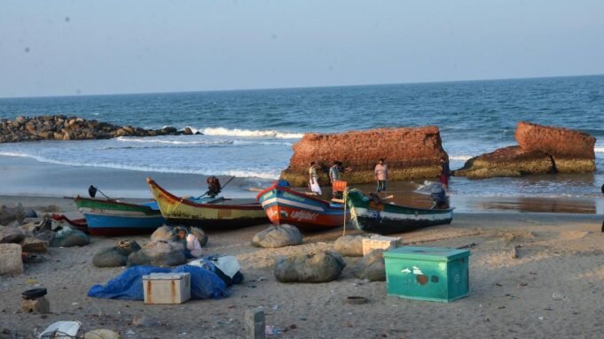 তামিলনাড়ু থেকে ১৪ ভারতীয় জেলেকে গ্রেফতার করেছে শ্রীলঙ্কার নৌবাহিনী | Google Preferred Source