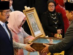 তিনি ক্লেপ্টোক্রেটিক শাসন এবং রক্তপাতের জন্য পরিচিত ছিলেন। সুহার্তো এখন জাতীয় বীর।
| BanglaKagaj.in তিনি ক্লেপ্টোক্রেটিক শাসন এবং রক্তপাতের জন্য পরিচিত ছিলেন। সুহার্তো এখন জাতীয় বীর।
| BanglaKagaj.in