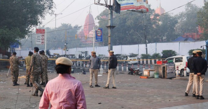 দিল্লিতে ভয়াবহ বিস্ফোরণকে সম্ভাব্য সন্ত্রাসী হামলা হিসেবে তদন্ত করছে পুলিশ

 | BanglaKagaj.in