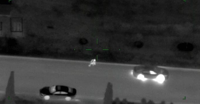 পুলিশ অভিযানের সময় গ্রেফতারকৃত ১৫ জনের একজনের গাড়িতে বন্দুক ও মাদক লুকিয়ে রাখার অভিযোগ রয়েছে।

 | BanglaKagaj.in