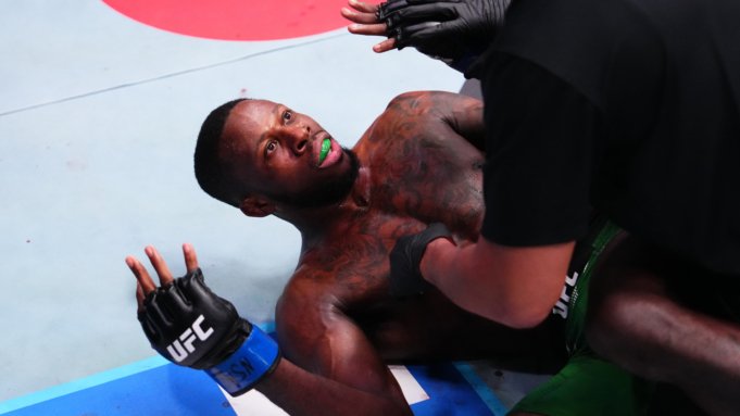 "বিধ্বস্ত দেখাচ্ছে" - বিতর্কিত ইউএফসি প্রধান ইভেন্টটি খারাপ KO-এর পরে "বিধ্বস্ত দেখাচ্ছে" - বিতর্কিত ইউএফসি প্রধান ইভেন্টটি খারাপ KO-এর পরে শেষ হওয়ার কারণে ভক্তরা ছিঁড়ে গেছে
| BanglaKagaj.in