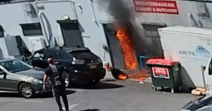 ব্রজেন সুপারমার্কেটে আগুনে বোমা হামলার ঘটনায় দুজন গ্রেফতার

 | BanglaKagaj.in