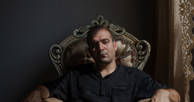 'মনে হচ্ছে আমি দুঃস্বপ্নে আছি': ইরানে তার প্রথম নির্বাসন ফ্লাইটের ভিতরে

 | BanglaKagaj.in