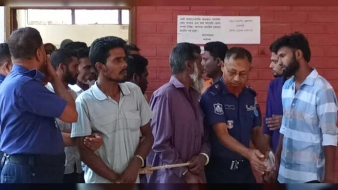 রাজবাড়ী হত্যা মামলায় ১০ জনের যাবজ্জীবন কারাদণ্ড হয়েছে

 | BanglaKagaj.in