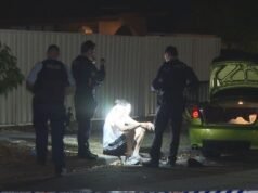 শহরতলির রাস্তায় একজনকে মাথায় গুলি করার পর ম্যানহন্ট অব্যাহত রয়েছে
| BanglaKagaj.in শহরতলির রাস্তায় একজনকে মাথায় গুলি করার পর ম্যানহন্ট অব্যাহত রয়েছে
| BanglaKagaj.in