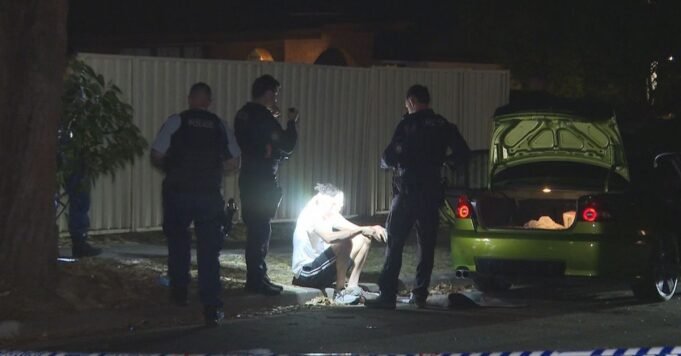 শহরতলির রাস্তায় একজনকে মাথায় গুলি করার পর ম্যানহন্ট অব্যাহত রয়েছে

 | BanglaKagaj.in