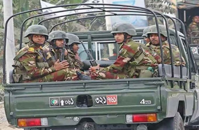 সশস্ত্র বাহিনীর ম্যাজিস্ট্রিয়াল ক্ষমতা সাড়ে চার মাস বাড়ানো হয়েছে

 | BanglaKagaj.in