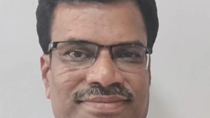 সেন্ট্রাল কর্ণাটক বিশ্ববিদ্যালয়ের রেজিস্ট্রার অধ্যাপক আর আর বিরাদার ইতালিতে একটি আন্তর্জাতিক সম্মেলনে একটি গবেষণাপত্র উপস্থাপন করছেন

 | BanglaKagaj.in